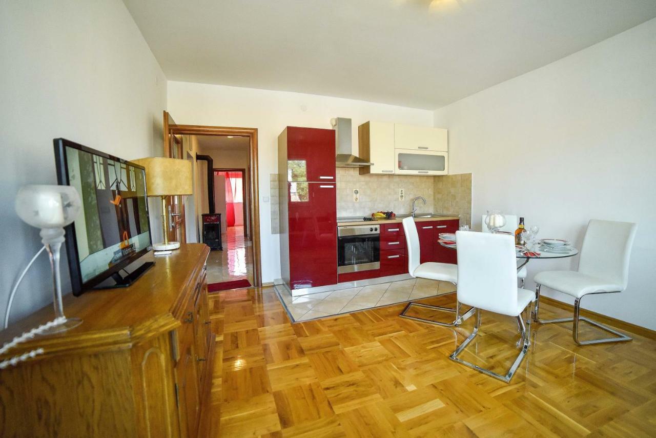 Apartment Ines Sinj Buitenkant foto